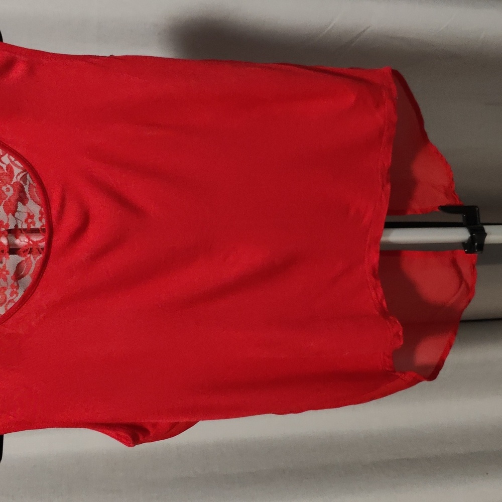 Red blouse - Picture 4 of 8